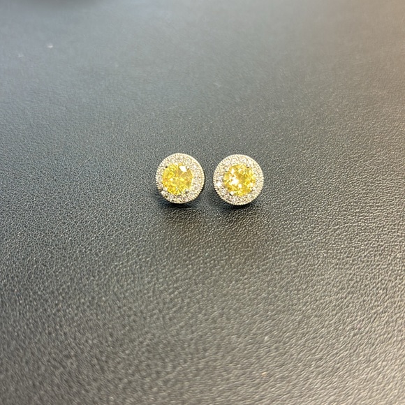 Canary yellow diamond stud earrings in Sterling Silver! - Picture 3 of 8